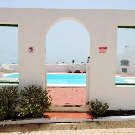 With 8 Bedrooms In With Wonderful Sea View Private Pool Enclosed Garden 4 Km From The Beach *